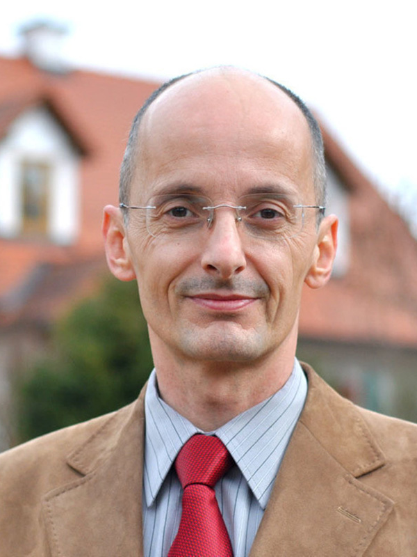 Dr. iur Harald Hochmann - Staatlich geprüfter Immobilienmakler